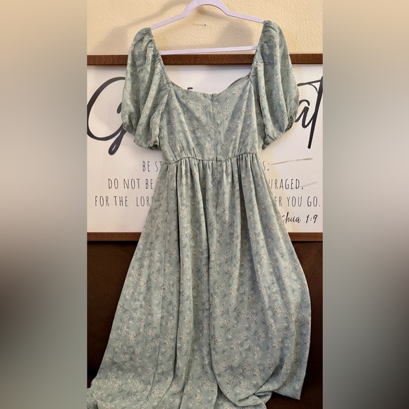 Floral Green flowy cottage dress - Picture 5 of 6